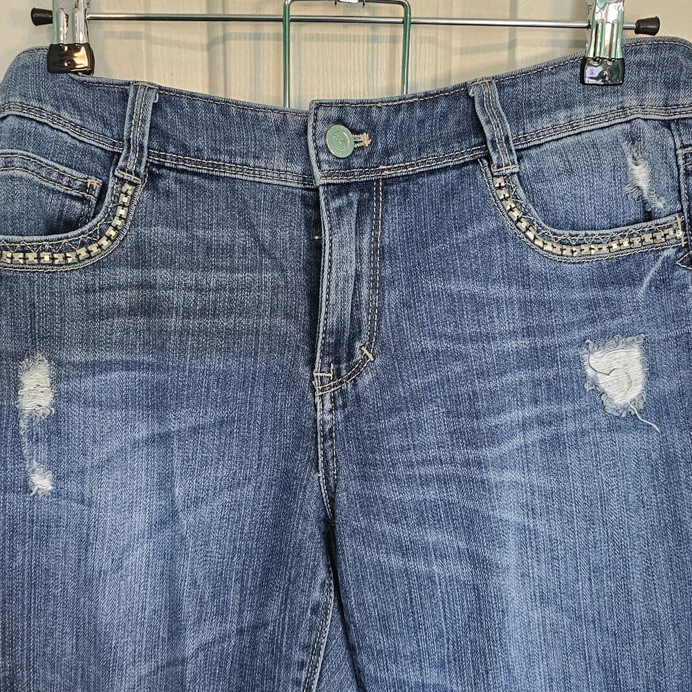 White House Black Market Blanc Distressed Jeans Women's Sz 6 Crop - Picture 2 of 15